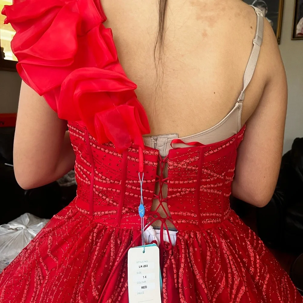 Red dress - Picture 8 of 8